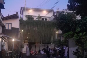 Dinihari Rumah Menkeu Sri Mulyani Dijarah Ribuan Orang, Warga: Ada Aba-aba Kembang Api Massa Masuk