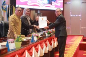 Wagub Nyanyang Hadiri Paripurna Panhir Ranperda LPj APBD 2024