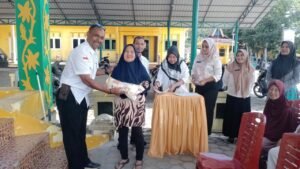 ASN di Tambelan Ramai-ramai Menyumbang Beras untuk Masyarakat