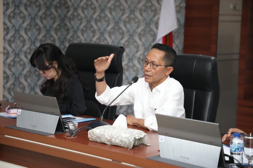 Camat dan Lurah Wajib Jadi Garda Terdepan Kebersihan Batam