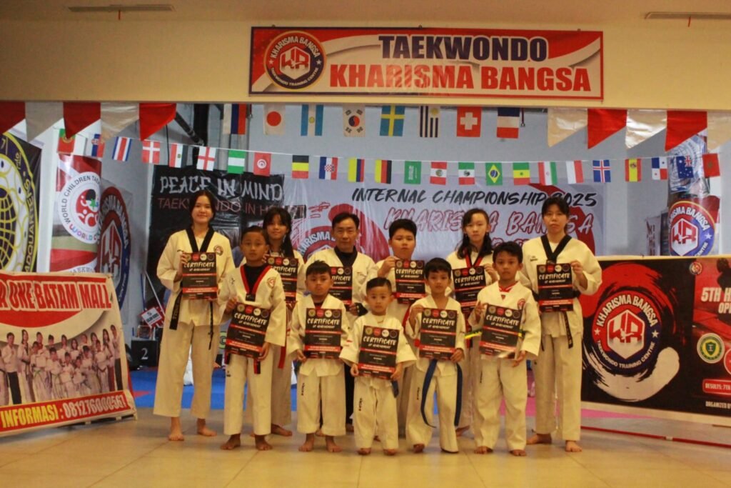 Tiga Sabuk Hitam Kharisma Bangsa Raih Medali Emas Poomsae