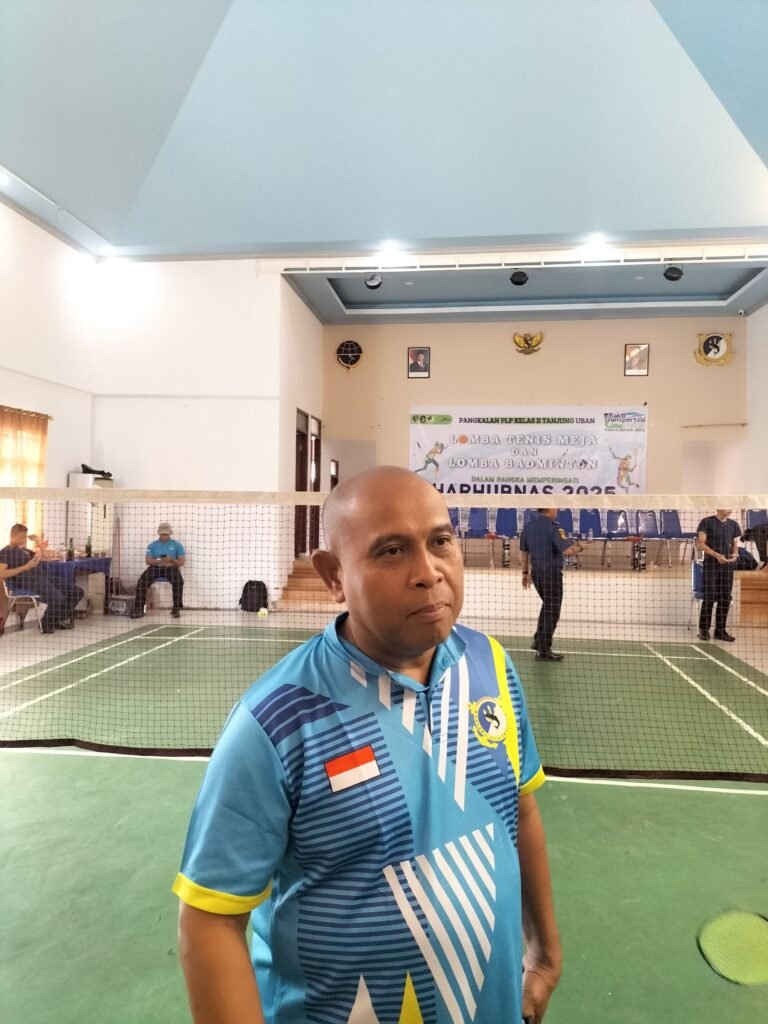 Harhubnas, PPLP Tanjunguban Gelar Pertandingan Badminton Persahabatan dan Bagi-bagi Pas untuk Nelayan Kecil