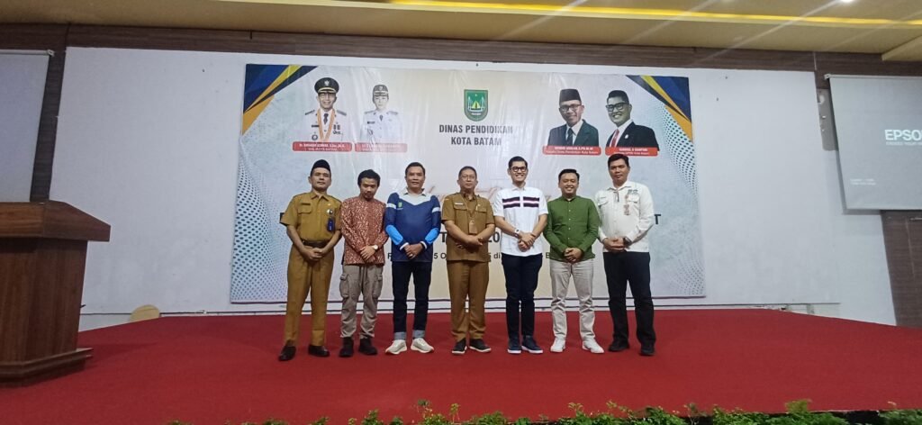 Anggota DPRD Batam Gabriel & Dinas Pendidikan Batam menggelar Pelatihan & Peningkatan Kemampuan IT untuk Pelajar
