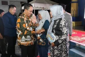 Serahkan Insentif, Amsakar Dengarkan dan Jawab Aspirasi Warga Soal Kampung Tua dan Air Bersih