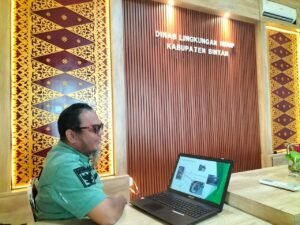 Tak Perlu Antri Beli BBM, Umar Ngantor Naik Motor Listrik Rakitan Pakai Baterai Laptop