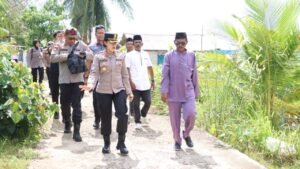 Kapolres Bintan Berikan Bantuan Korban Angin Kencang