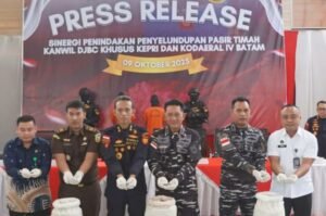 Hendak Seludupkan Pasir Timah Senilai Rp5,2 Miliar ke Malaysia, Warga Karimun Dibekuk Petugas