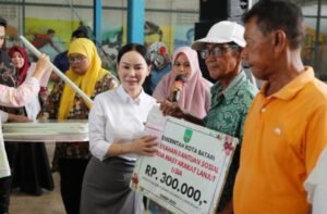 Bentuk Kecintaan pada Orangtua, Lansia Penerima Bansos di Batam Bertambah jadi 3.930 Orang