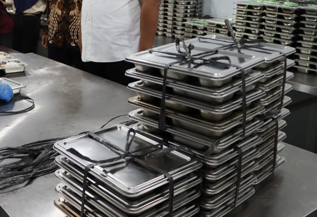 BGN Sebut Ompreng MBG Harus Pakai Stainless Steel 304, Ini Alasannya…