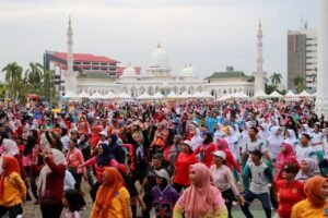 Ribuan Warga Antusias Ikuti Senam Sehat Kota Batam 2025