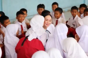 Li Claudia Ajak Masyarakat Bergotong Royong Dukung Pendidikan Layak bagi Anak Batam