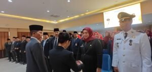 Wako Batam Amsakar Achmad Lantik Adisthy Jadi Kadisdukcapil Batam