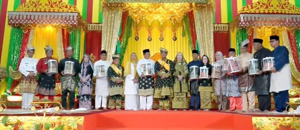 LAM Kepri Anugerahkan Gelar Datok Seri Diwangsa Wira Perdana
