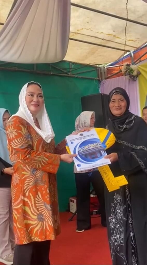 Cen Sui Lan Serahkan 57 Rumah Layak Huni pada Warga Batu Kapal