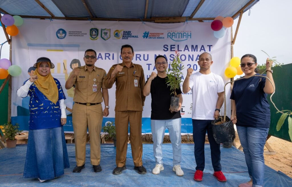 Panbil Residence Serviced Apartment Tanam Ratusan Bibit Pohon di SMKN 11 Sagulung
