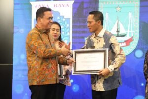 Batam Raih Penghargaan Perlindungan Konsumen 2025, Diserahkan Menteri Budi Santoso ke Wali Kota Amsakar