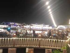 Malam Penutupan 2025 di Batam, Warga Padati Resto hingga Cafe
