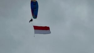 Paramotor & Jet Tempur Jadikan Langit Batamcenter Panggung Solidarity Air show