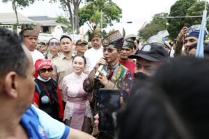 Di Sela Peringatan Hari Jadi Batam ke-196, Amsakar-Li Claudia Sempatkan Terima Aksi Damai Buruh