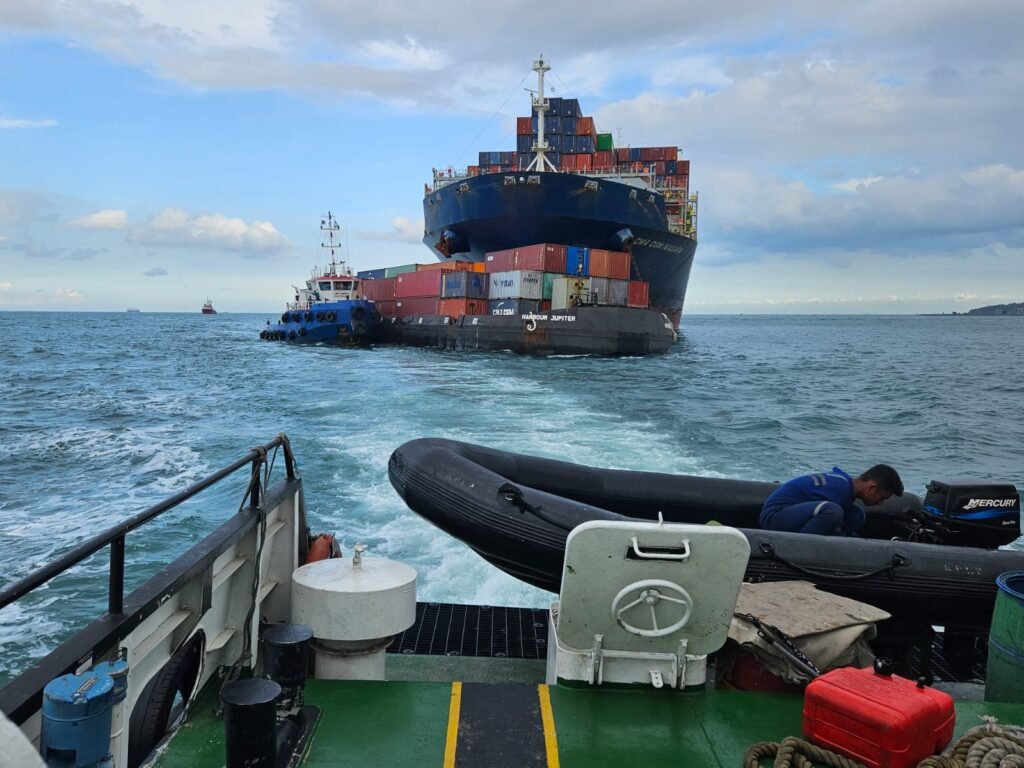 Kapal Kontainer Tabrak Tongkang di Selat Malaka dan Selat Singapura Semua Kru Selamat