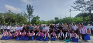 Dishub Batam Serahkan Seragam Jukir dan Bus Sekolah Gratis