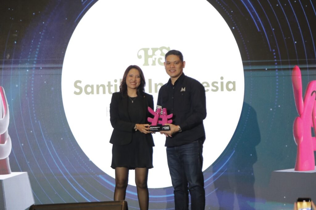 “GM For A Day” Sukses Antarkan Santika Indonesia Meraih Penghargaan “Marketeers Digital Marketing Heroes 2025 “
