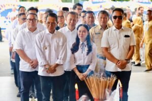 Amsakar Pimpin Penghormatan Terakhir untuk Abang Li Claudia Chandra