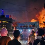 Breaking News! Belasan Kios dan Gudang Terbakar di Mega Legenda Batam Kota