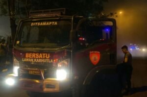 Bengkel Terbakar di Tanjung Uncang, Rantis Karhutla Bawa 2000 Liter Air Dikerahkan