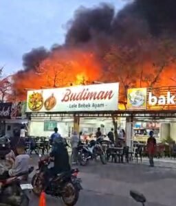 Dua Jam Belasan Kios Mega Legenda Ludes Dilalap Api, Nihil Korban Jiwa