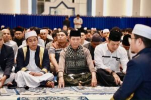 Amsakar Tarawih Perdana di Masjid Agung Raja Hamidah