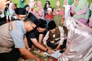 Safari Ramadan di Batuaji, Amsakar Serahkan Bantuan Rp115 Juta untuk Pembangunan Masjid