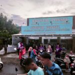 Jelang Buka Puasa Persatuan Janda Berbagi Takjil dan Nasi Kotak untuk Pengendara dan Ojek Online