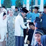 Buka Puasa Bersama di Masjid Agung Batam, Amsakar-Li Claudia Santuni 1.200 Anak Yatim