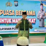 Momen Wali Kota Batam dan Kapolda Kepri Ikut Menyajikan Santapan Berbuka untuk Warga Sembulang