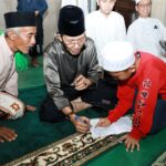 Buka Puasa dan Tarawih Bersama Warga Sambau, Amsakar Ajak Isi Ramadan dengan Ibadah Bermakna