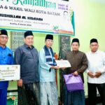 Safari Ramadan di Sagulung, Amsakar Bantu Musala Al Hidayah Rp50 Juta