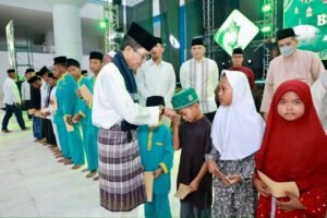 Malam Nuzululqur’an di Batam, Amsakar Berbuka Puasa Bersama Anak Yatim dan Ajak Cintai Al-Qur’an