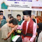 Safari Ramadan di Sekupang, Amsakar Serahkan Bantuan Rp50 Juta untuk Masjid