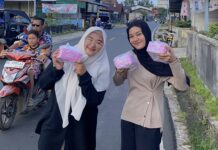 Deca, Arlisa dan Kawan-kawan SMAN 1 Lingga Tebar Kebaikan Berbagi Takjil