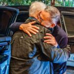 Pelukan Goenawan-Dahlan Setelah 10 Tahun tak Berjumpa