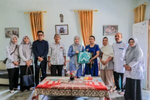 Ketua YKI Bintan Serahkan Sembako hingga Vitamin pada 90 Warga dan Penyintas Kanker