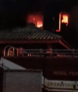 Ruko Terbakar Hebat di Karimun, Tiga Orang Terjebak di Dalam