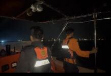 Tengah Malam Tim SAR Mencari Penumpang Speed Jatuh di Laut Karimun