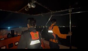 Tengah Malam Tim SAR Mencari Penumpang Speed Jatuh di Laut Karimun