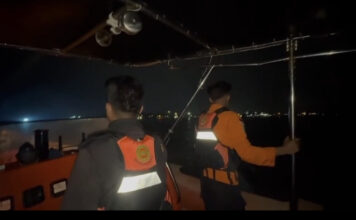 Tengah Malam Tim SAR Mencari Penumpang Speed Jatuh di Laut Karimun