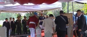 Hujan Iringi Pemakaman Wapres Ke-6 Try Sutrisno di TMP, Presiden Prabowo Subianto sebagai Irup