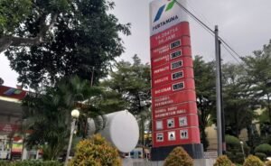 Isu Gangguan Pasokan BBM Akibat Perang AS-Israel Vs Iran, Masyarakat Berbondong ke SPBU