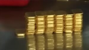 Harga Emas Berpotensi Rp4 Juta Per Gram, Rupiah Merosot Rp17.400 Per Dolar AS