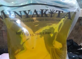 Toko di Tiban Mc Dermott Naikkan Harga MinyaKita Rp2.300 Per Liter, IRT Colek Satgas Pangan